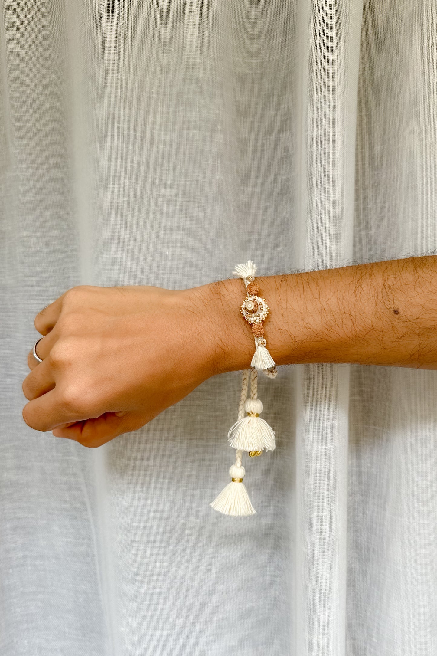 Shwet Raksha Dhaga