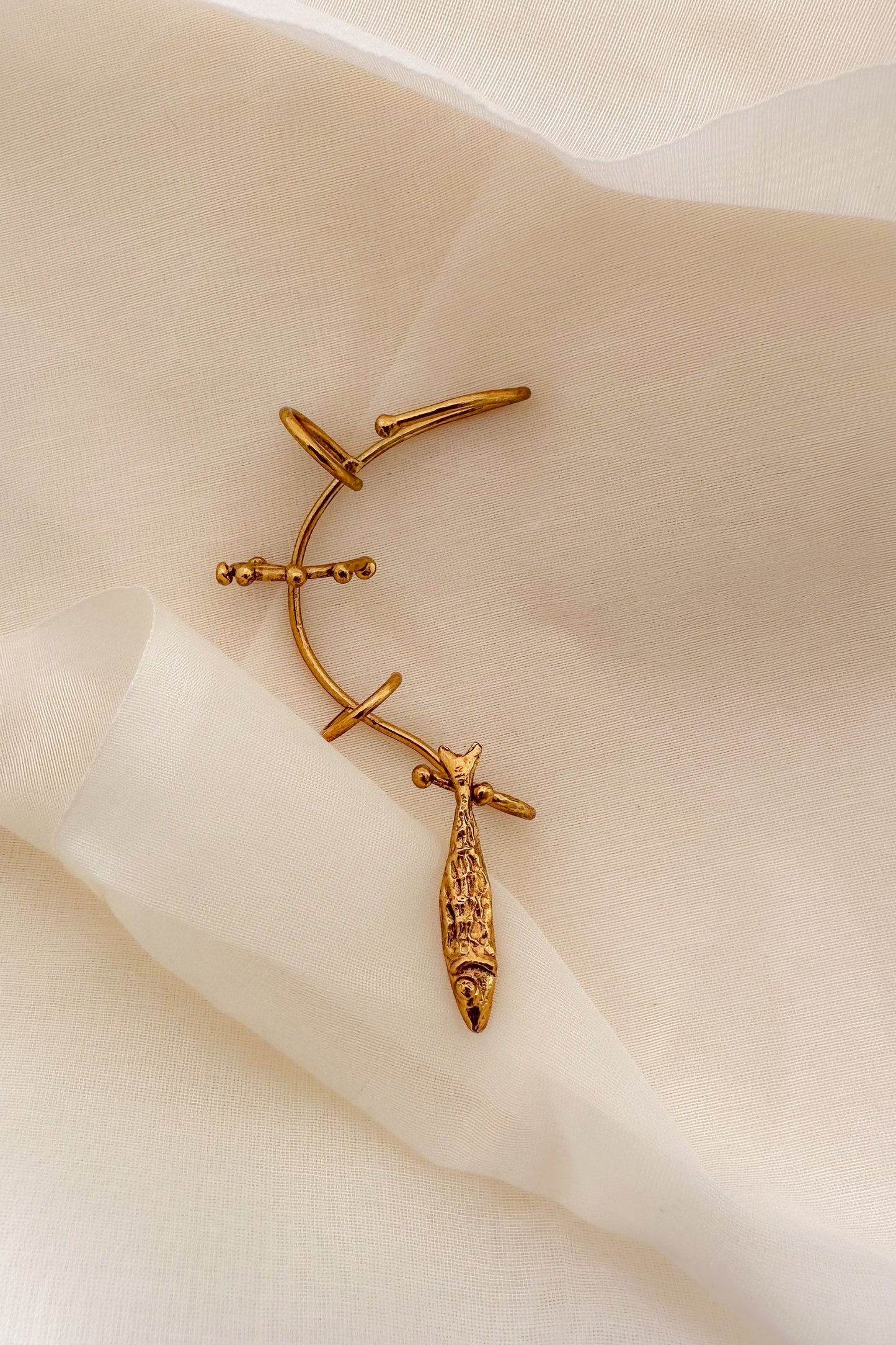 Machli Earcuff